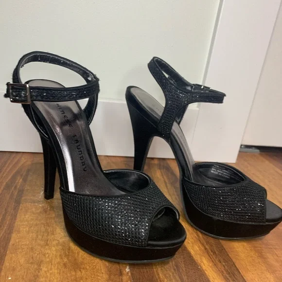 Chinese Laundry 6 - Picture 3 of 9